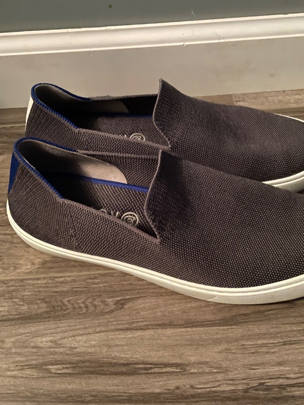 Grey Rothy’s Women’s dive 9.5 the original slip on sneaker